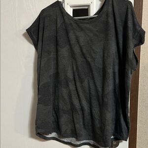 Maurices Dark Gray Camo Short Sleeve Tee